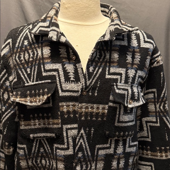 Geometric Patterned Jacket - Picture 2 of 5
